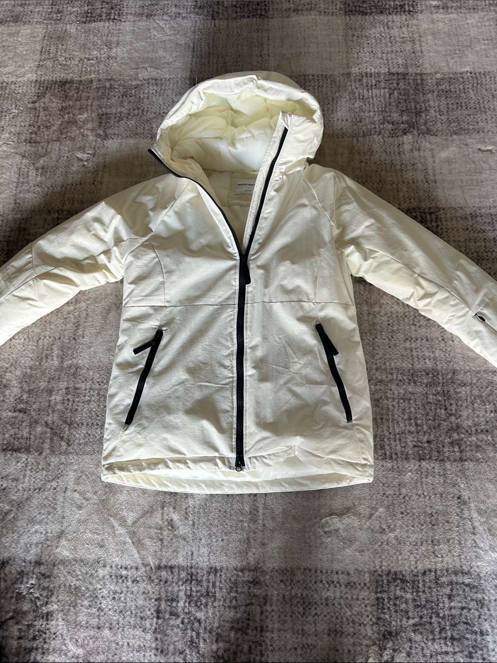 Amazon Essentials Cream Hooded Puffer Jacket with Black Zippers